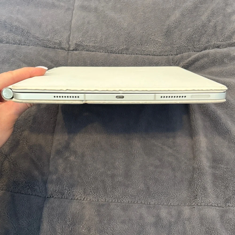 Apple iPad Pro 12.9-inch (6th Gen) - Silver - 128GB - M2 Chip - ALL INCLUDED